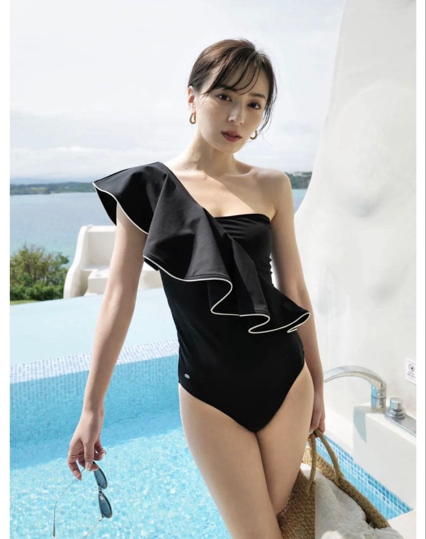 ワンショルダーフリルスイムスイムウエア anuans（アニュアンス）の「ワンショルダーフリルスイムスイムウエア