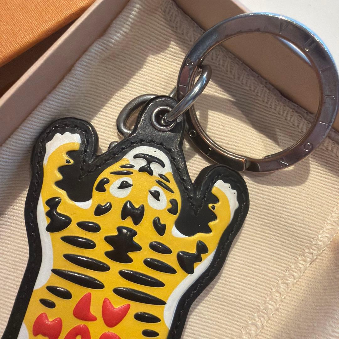 LOUIS VUITTON NIGOコラボ タイガー キーホルダー レザー - メルカリ