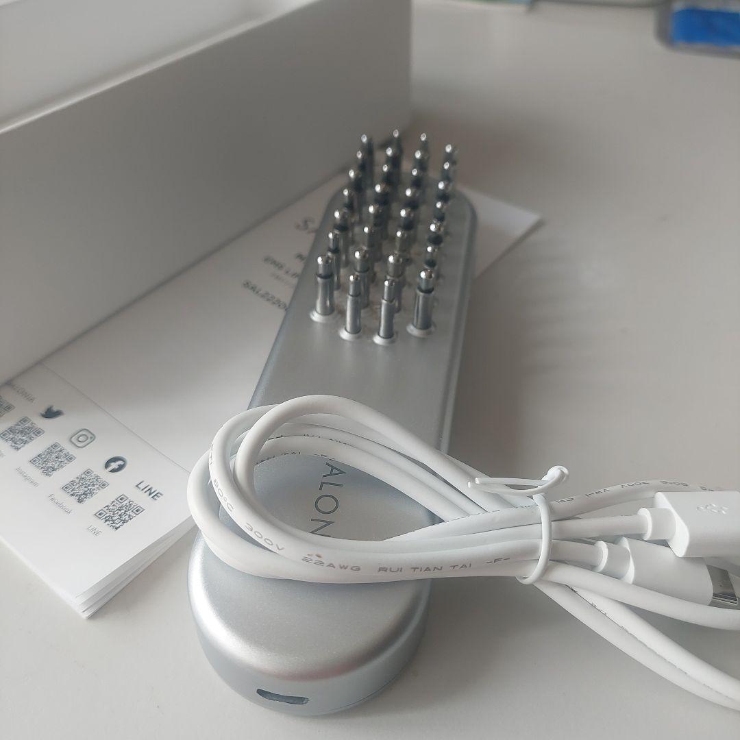 SALONIA リフトブラシ美顔器 SALONIA、筋トレ発想の美顔器「​EMSリフトブラシ 3Dケア」11月1日新