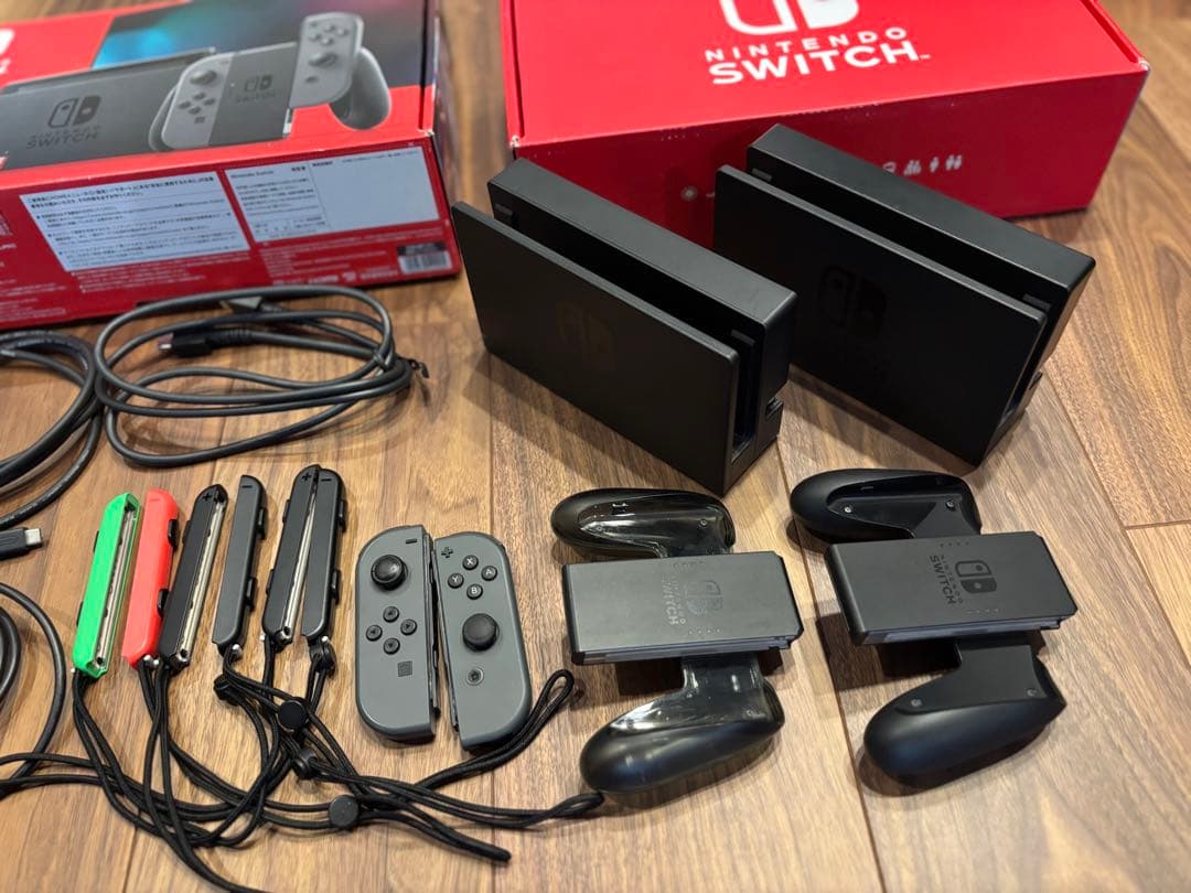 スイッチSwitch 本体2個セット（電源一つ欠品、コントローラー若干不良