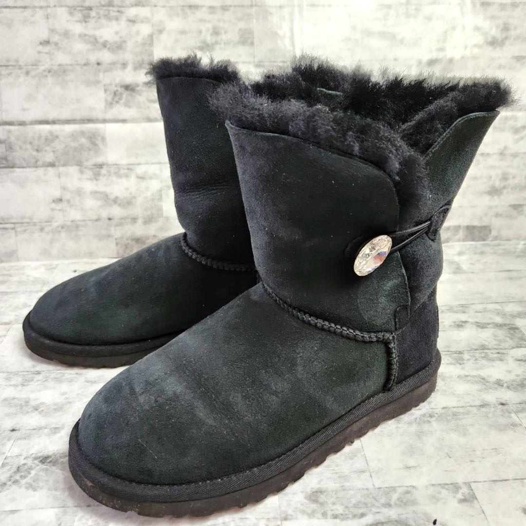 UGG アグ ムートンブーツ ベイリーボタン スワロフスキー 22cm - メルカリ