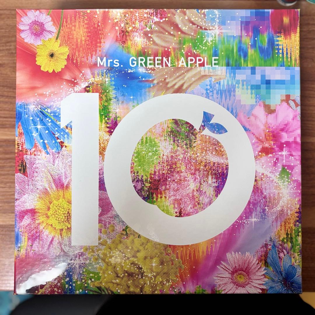 Mrs. GREEN APPLE 10 コンプリートボックス　グッズ　ミセス 10 & “Harmony” COMPLETE BOX』に入るグッズセットのデザインを公開