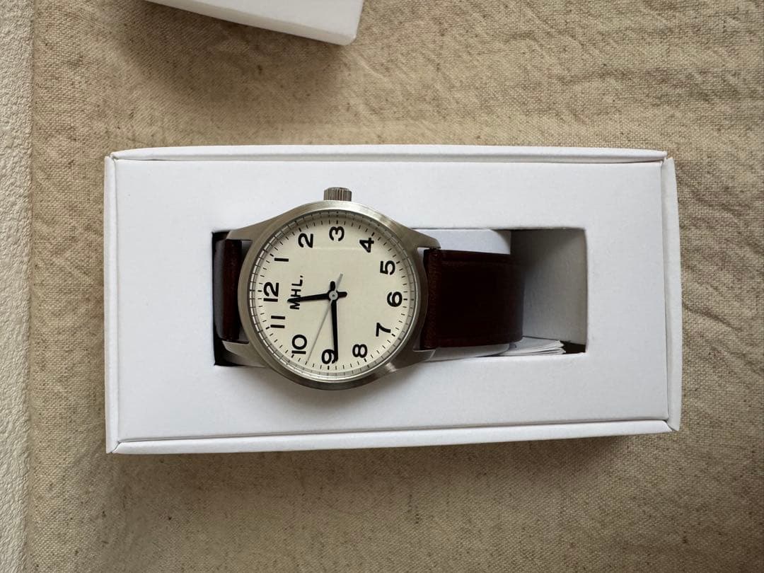 MHL, ラウンド文字盤 レザー腕時計