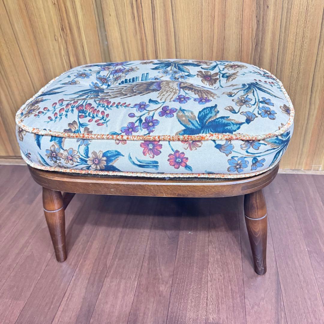 【昭和レトロ】オットマン 飛騨産業 キツツキマーク スツール キジと花柄 レトロ HIDA（飛騨産業）キツツキ オットマン スツール 雉 と花 レトロ - メルカリ