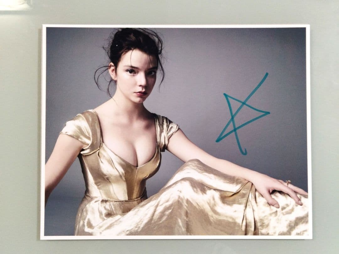 セール中…アニャ・テイラー=ジョイ直筆サイン入り超大型写真…ミスター