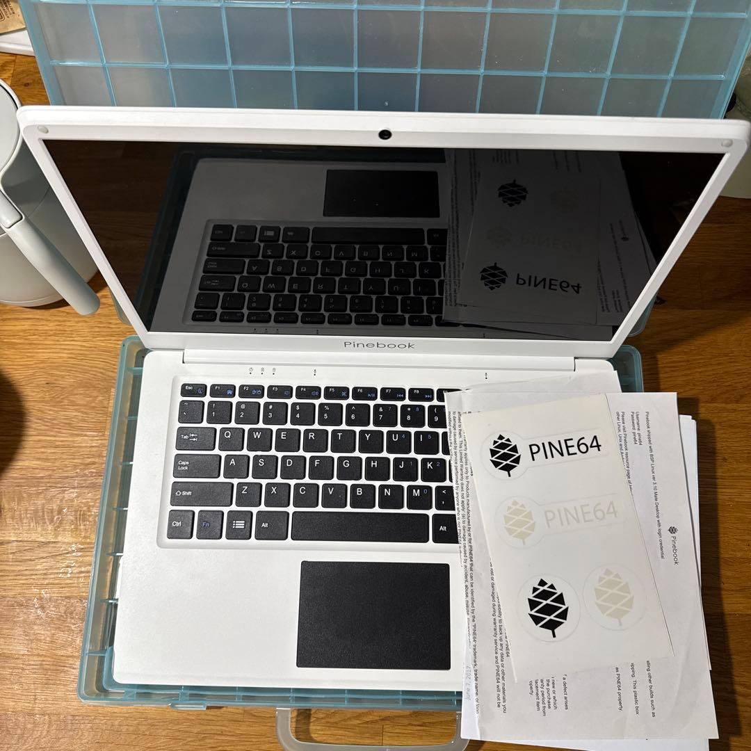 Pinebook PINE64 Linuxノートブック PC Pinebook - PINE64