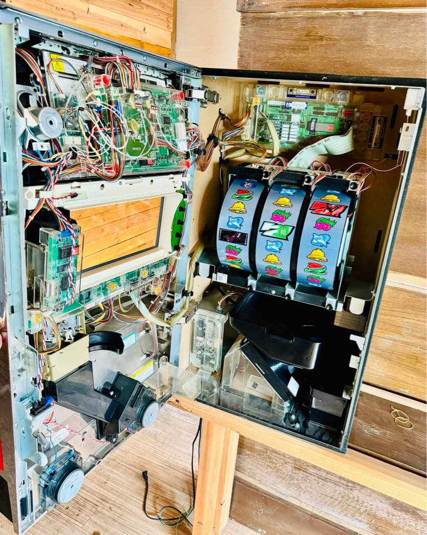 サミー 初代パチスロエウレカセブン実機 【コイン必要機】 - メルカリ