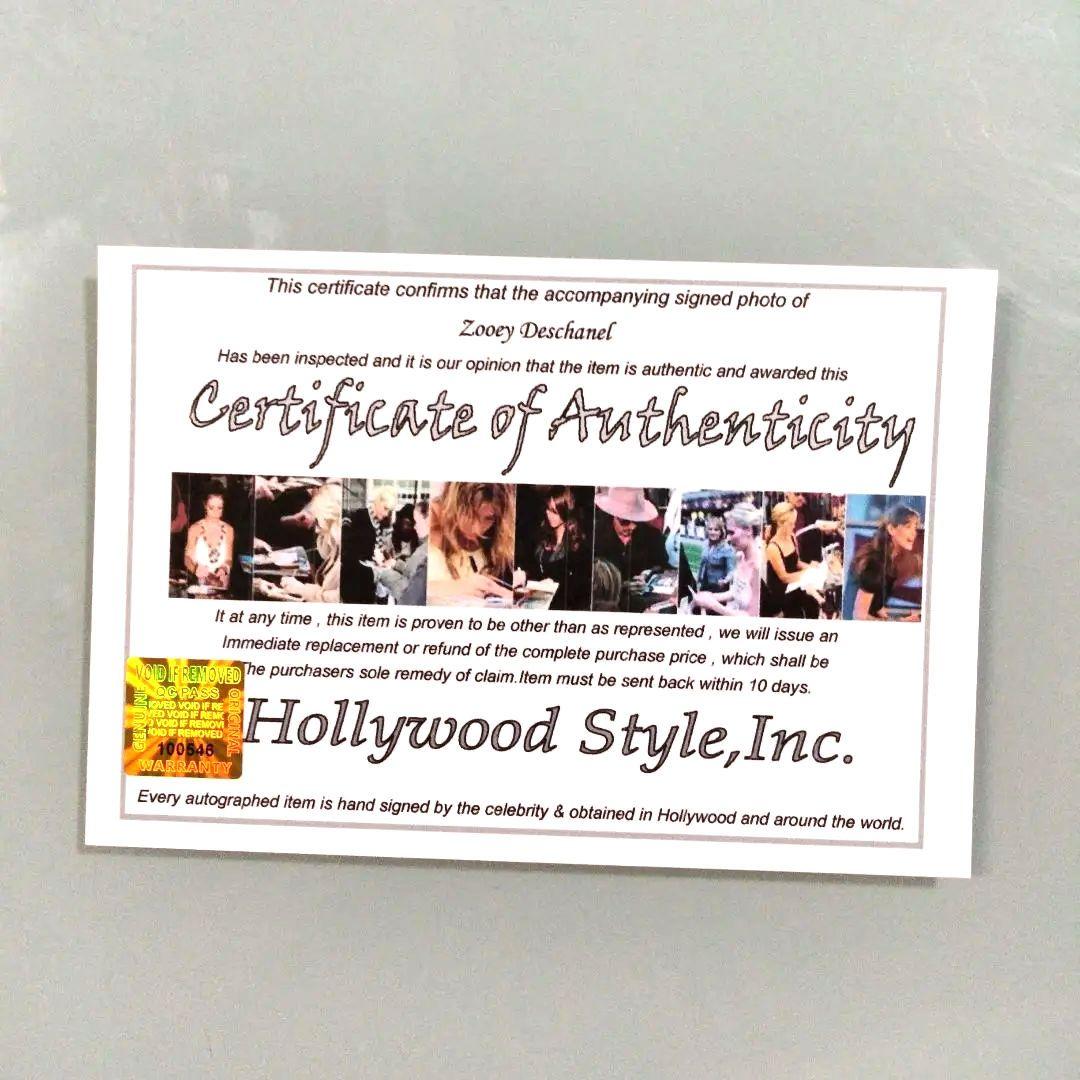 セール中…ズーイー・デシャネル直筆サイン入り超 大型写真… - メルカリ