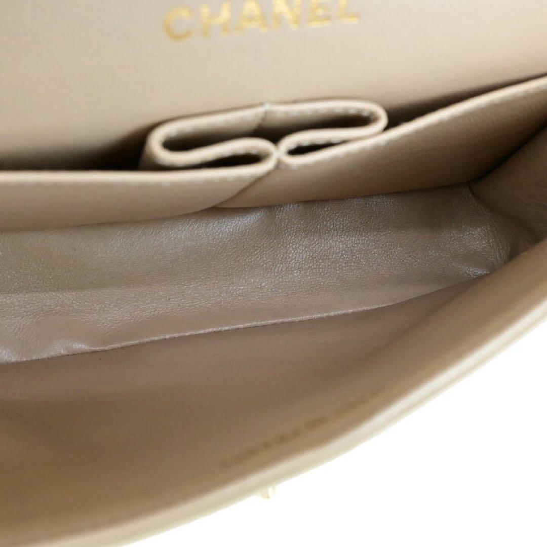 CHANEL ベージュ キルティングショルダーバッグ - メルカリ