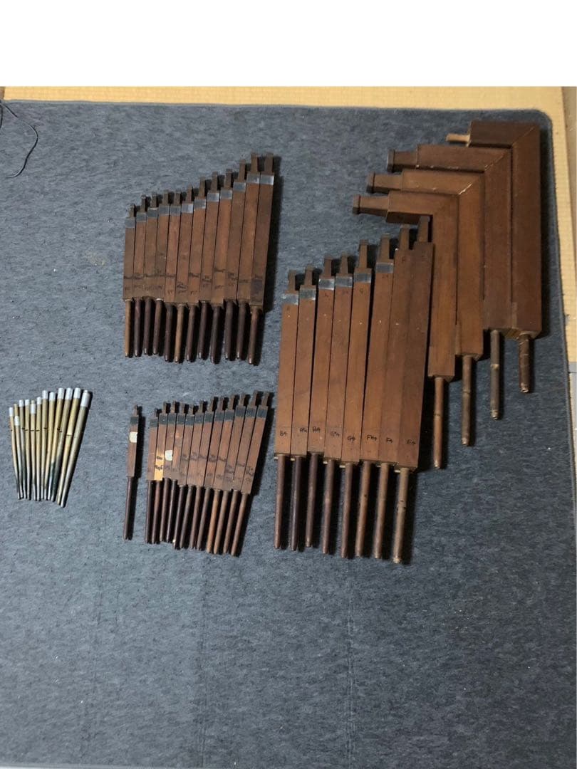 パイプオルガン　パイプ49本　 木製管37本　金属管12本　バスクオルガン　手回 Hibiki vol.21 特集「オルガンに出会う」 おすすめコラム サントリーホール