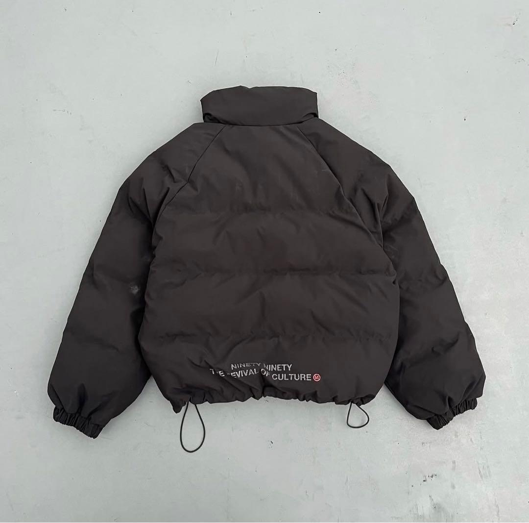 9090 ダウンジャケット90 Logo Rich Puffer Jacket - メルカリ