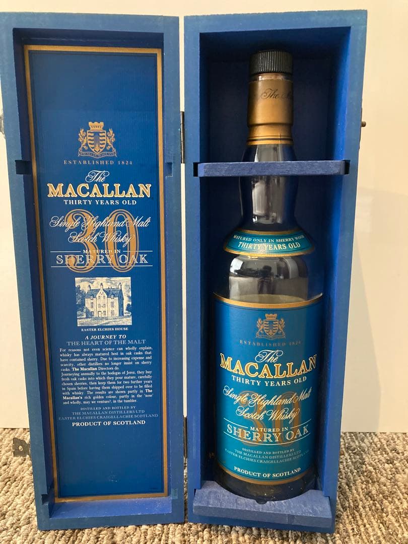 希少品！】ザ・マッカラン30年 ブルーラベル 空瓶 木箱付 - メルカリ