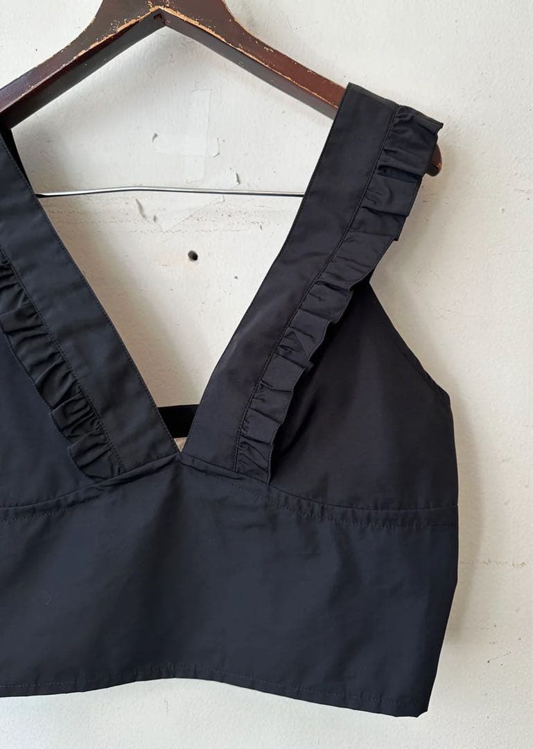 ＊くるみ＊マチュピチュ V/N フリル付き黒キャミソール