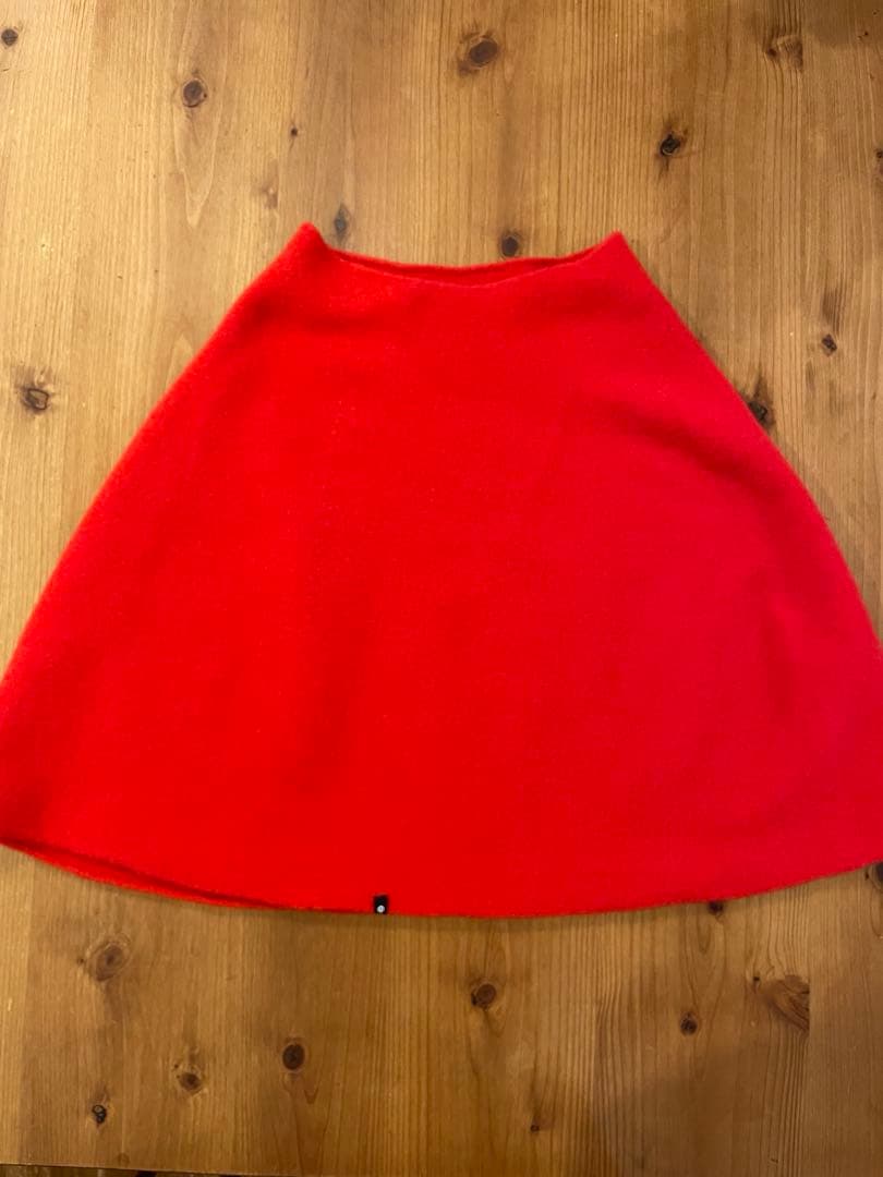 cecilie telle ポンチョ　レッド　赤 イギリス・ロンドンの郊外にあるアトリエで一つひとつ丁寧に作られる