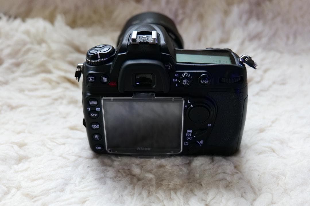 ニコン　D300+AF-S DX 18-70mm F3.5-5.6 G ED