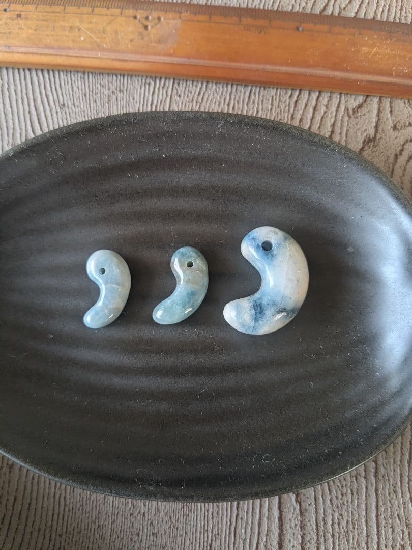 糸魚川コン沢翡翠勾玉No.② 糸魚川コン沢翡翠♢勾玉No.②