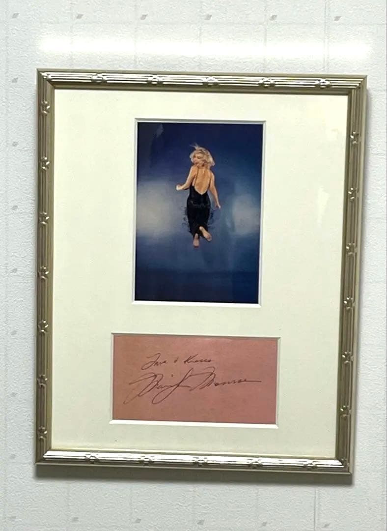 マリリン・モンロー（Marilyn Monroe） 　直筆サイン　額縁 Yahoo!オークション - マリリン・モンロー 直筆サイン 写真 額付き C