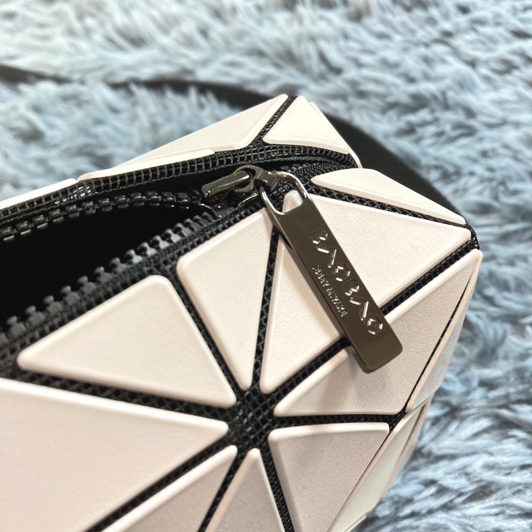 美品 バオバオ イッセイミヤケ BB33AG661 ショルダーバッグ ホワイト