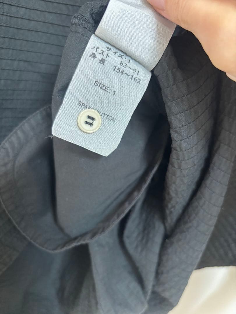 ヤッコマリカルド ピンタック バンドカラー チュニック ブラウス タイ製