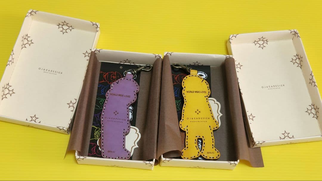 オジャガデザイン おそ松さん WORLD WIDE LOVEキーホルダー