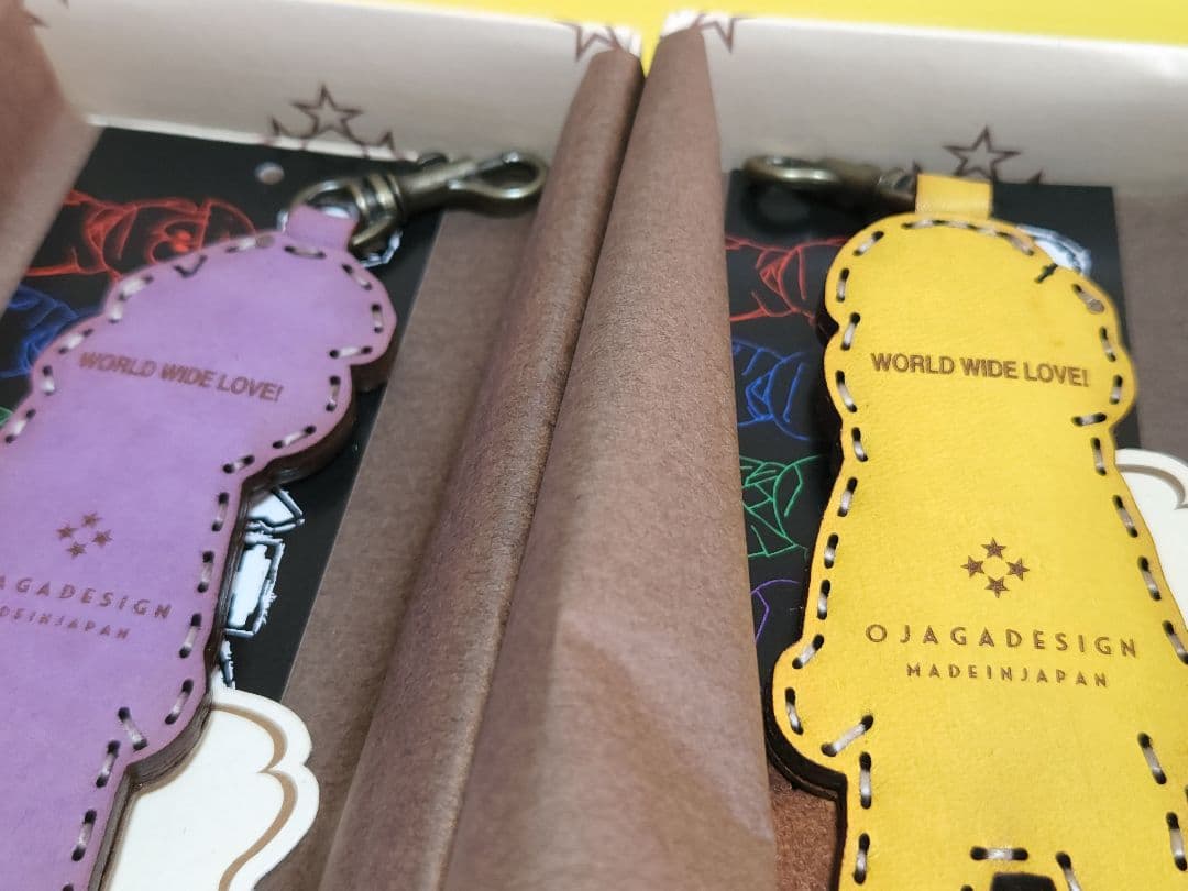 オジャガデザイン おそ松さん WORLD WIDE LOVEキーホルダー