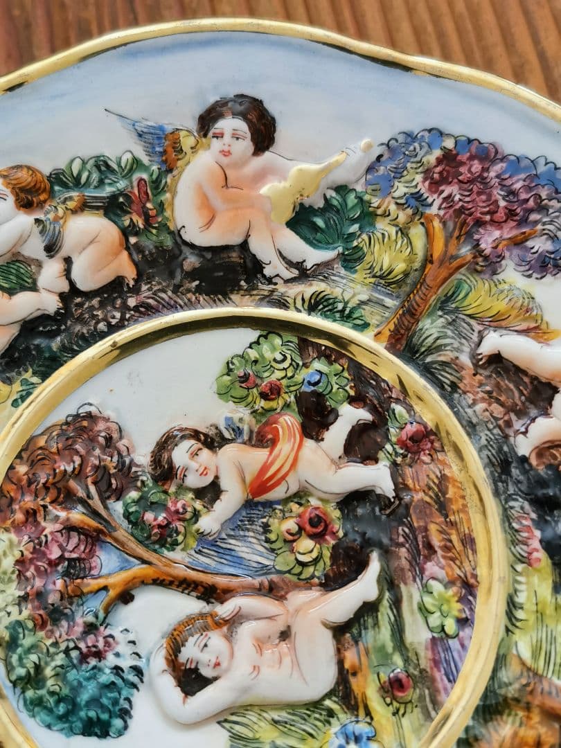 アンティーク イタリア カポデモンテ ハンドペイント エンボス装飾絵皿