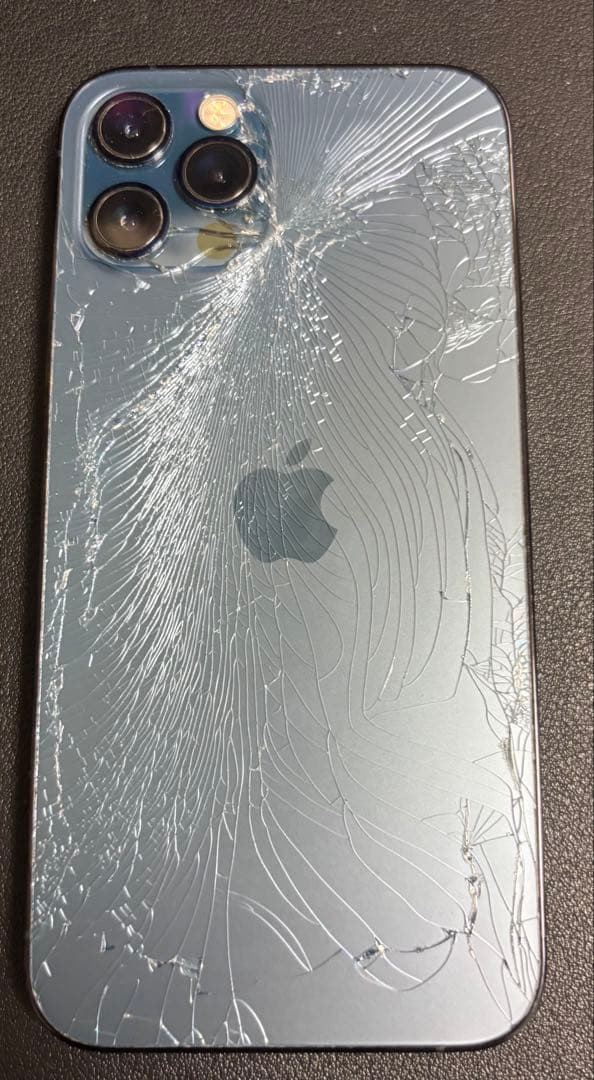 iPhone 12 Pro ブルー本体 実機レビュー】iPhone 12 Pro パシフィックブルー（青色）のデザイン