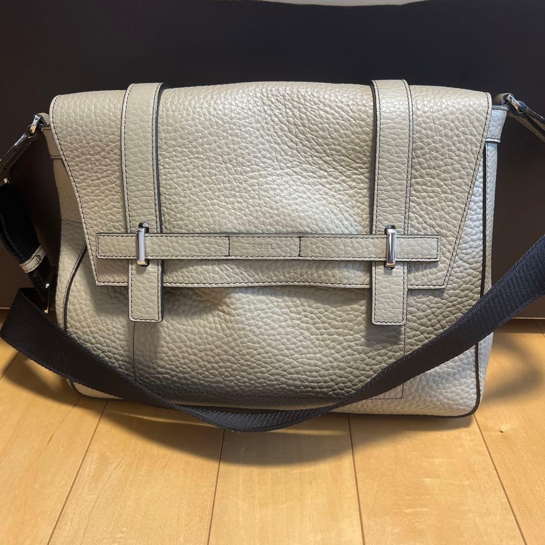 まきりり様 FURLA フルラ ショルダー メッセンジャー バッグ - メルカリ