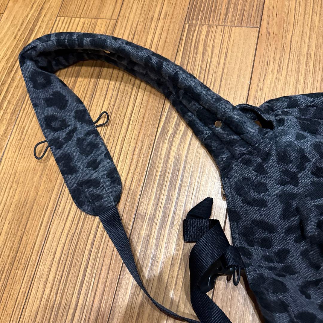 アーティーポッペ 抱っこ紐 ヒョウ柄 レオパード - メルカリ