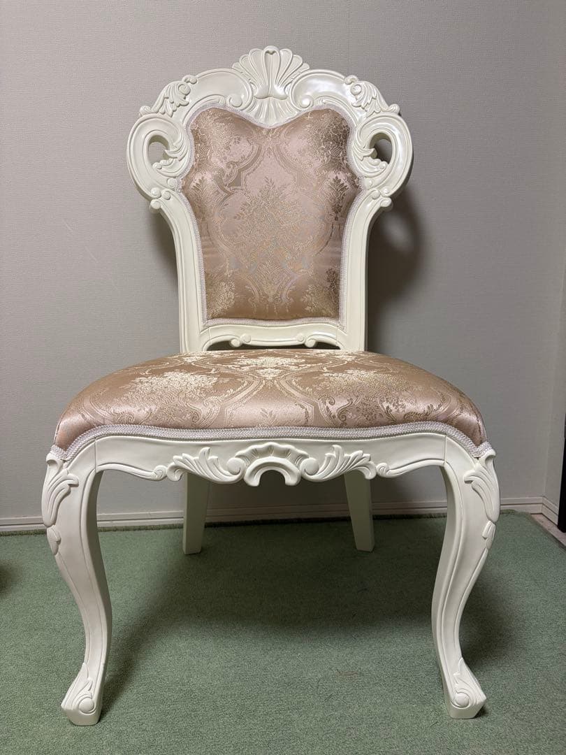 1.クラシック ホワイト ダイニングチェア　美品　4脚持っています。 ダイニングチェア シンプルデザイン4脚セット/ シンプルで使いやすい