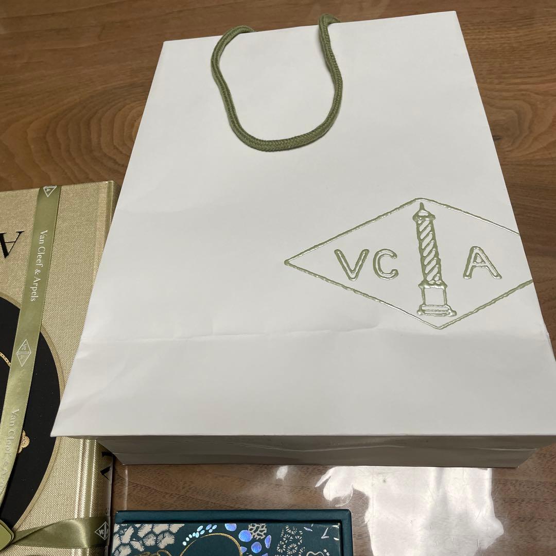 レア Alhambra Van Cleef & Arpels 豪華本