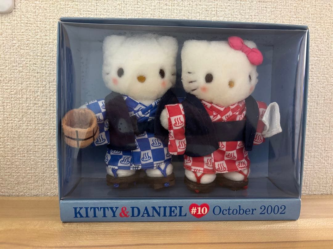 vivitix限定　キティ＆ダニエル　マンスリーマスコット2002年　10月 Sanrio closet collection｜サンリオ