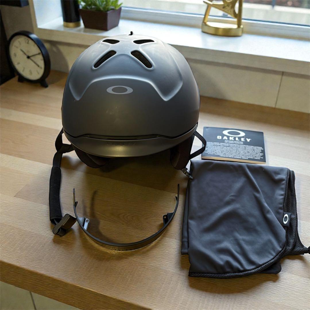 Oakley スキースノーボード　ヘルメット MOD3 MDサイズ Oakley スキースノーボード ヘルメット MOD3 MDサイズ Oakley スキー