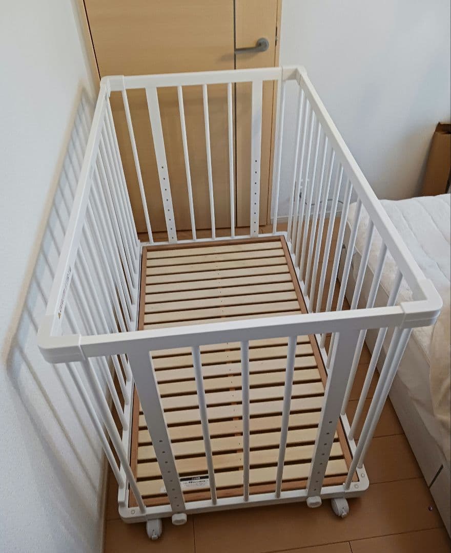 ぽこぽこ 《綺麗❣送料無料❣》ファルスカ　 ベビーベッド