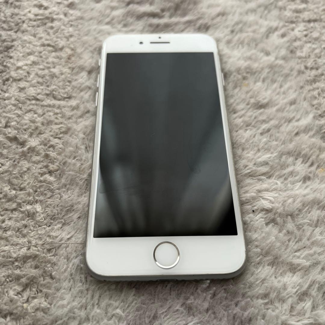 Apple iPhone 8 64GBシルバー 本体 ケース付き