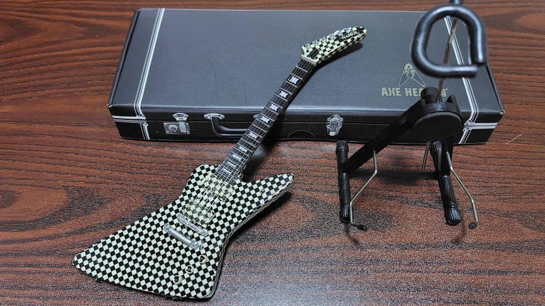 チープ・トリック リック・ニールセン ミニチュア ギター & ピック