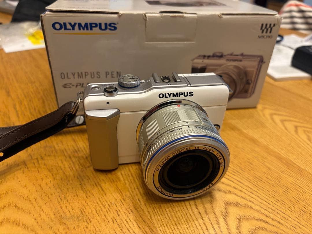 オリンパス PL1s ミラーレスカメラ Amazon | OLYMPUS ミラーレス一眼 E-PL1s レンズキット ホワイト E