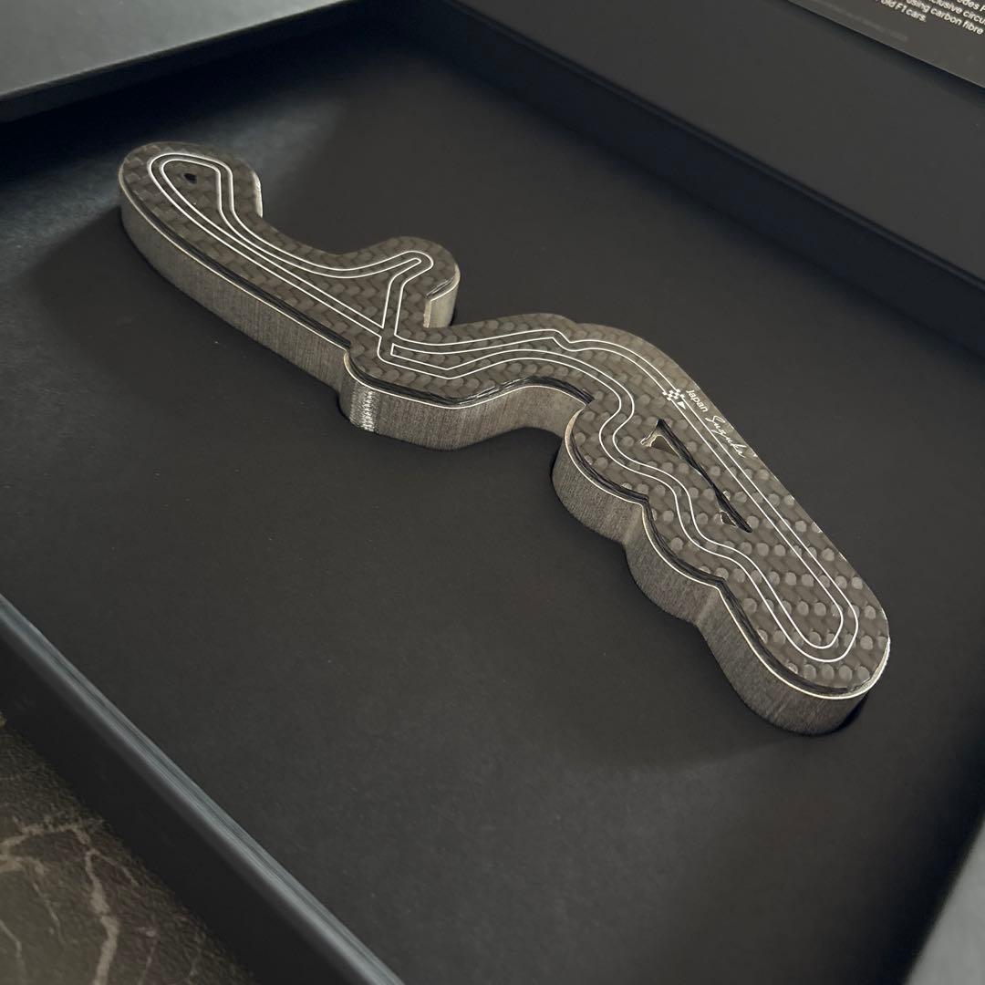 2025 鈴鹿 AMG PETRONAS F1サーキットペーパーウエイト - メルカリ