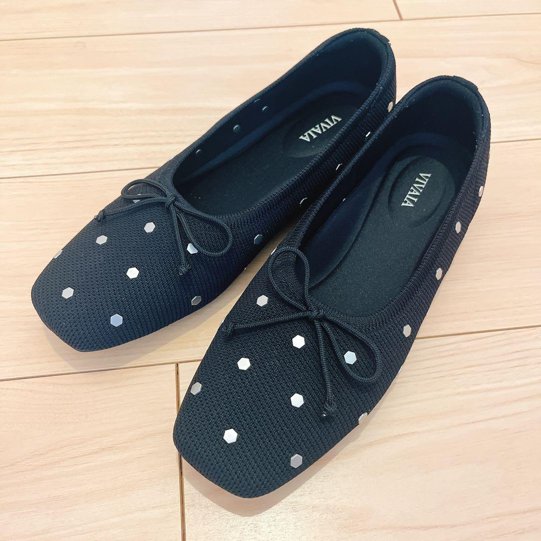 VIVAIA ブラック ドット柄 フラットシューズ Margot™ Walker] スクエアトゥ 超軽量 厚底 フラットシューズ – VIVAIA