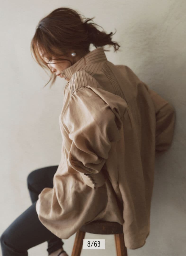 ✨CADUNE✨≪神崎恵さんコラボ≫タックボリュームブラウス - メルカリ