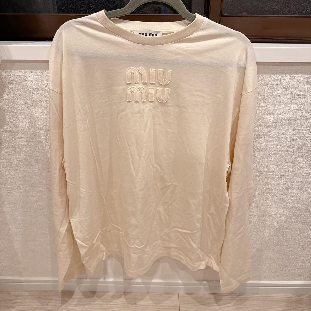 miu miu ロゴ刺繍 長袖Tシャツ クリーム S新品 楽天市場】MIU MIU ミュウミュウ トップス ジャージー Tシャツ MJN499