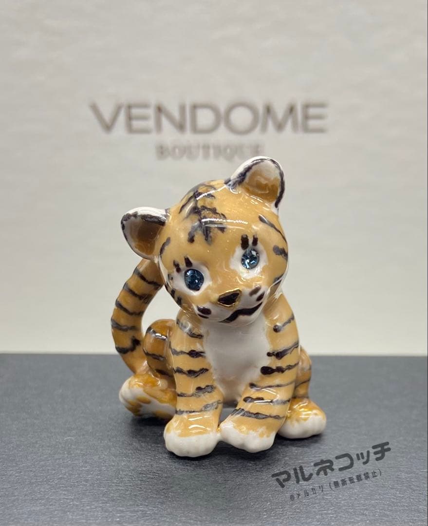 【mashumama】ヴァンドームブティック　子トラのピンブローチ VENDOME BOUTIQUE/ヴァンドームブティック コマドリのピンブローチ