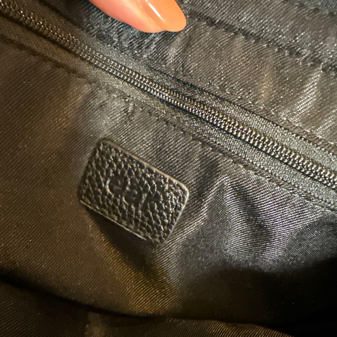 イアパピヨネ　《本革/470g》ワイドテープショルダーバッグ/ボディバッグ