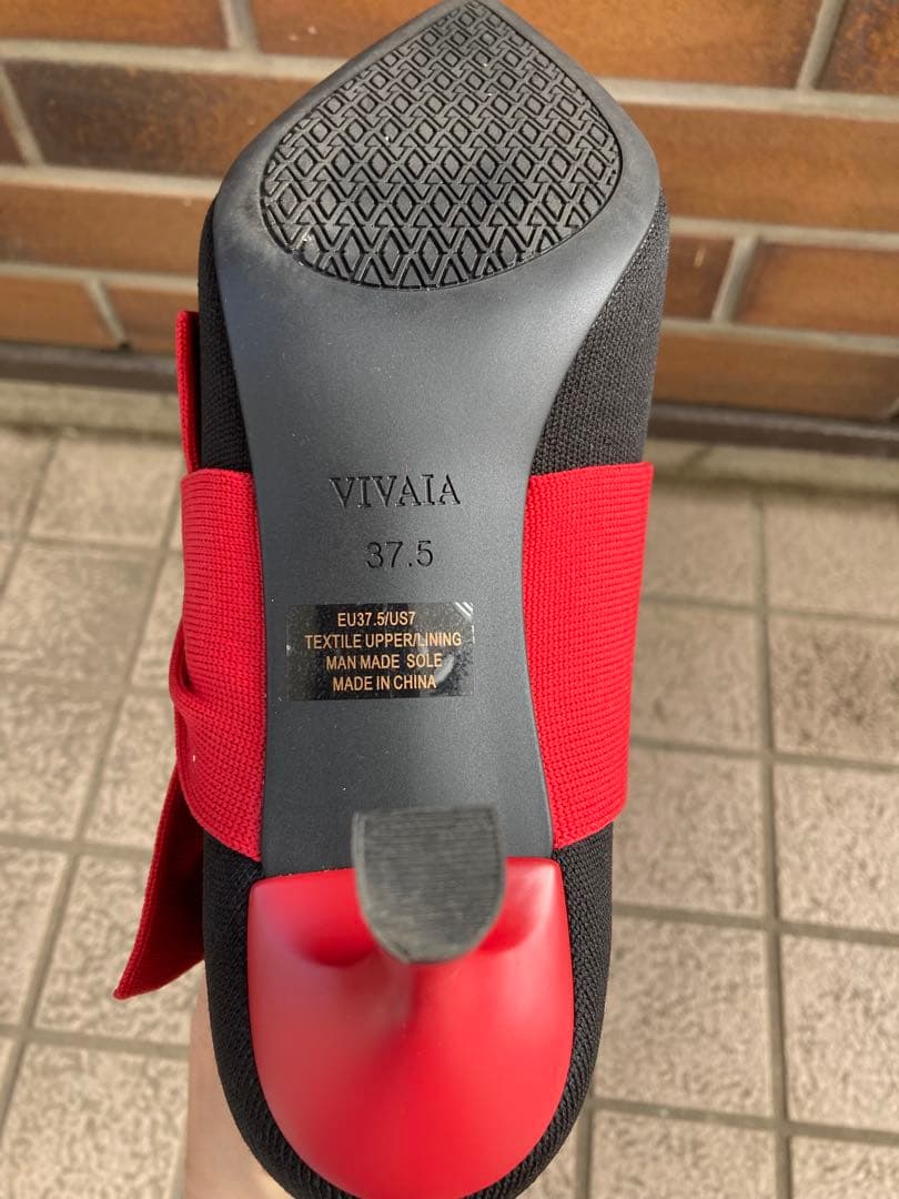 ほぼ新品】ブーティ／ポインテッドトゥ／赤リボン付き／ニット素材