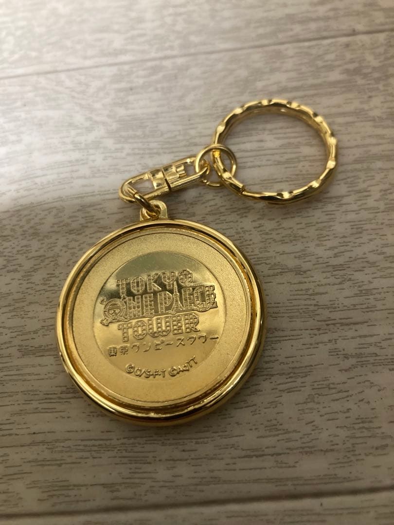 東京ワンピースタワー ルフィ 記念メダルキーホルダー - メルカリ