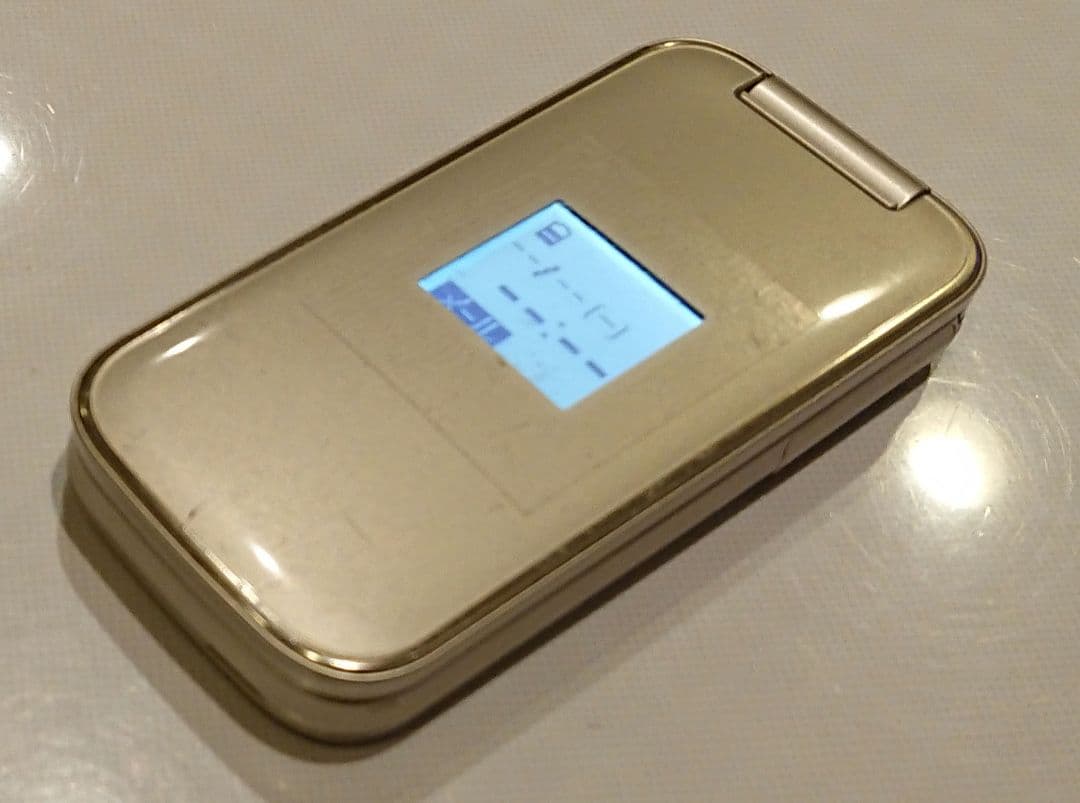 美品 ドコモ らくらくホン F-01G GOLD ゴールド ガラケー 通信確認済 Amazon | docomo F-01G ゴールド らくらくホンベーシック4 富士通