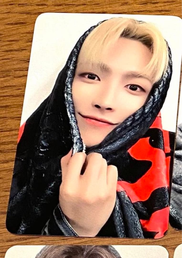 Ateez アチズ　ホンジュン　sbs  歌謡祭  サノク　トレカ ateez adrenaline サノク ホンジュン トレカ - メルカリ