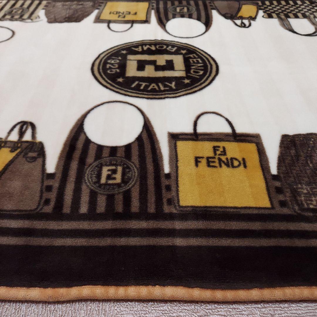FENDI フェンディ バック 柄 ニューマイヤー ハーフ毛布 - メルカリ