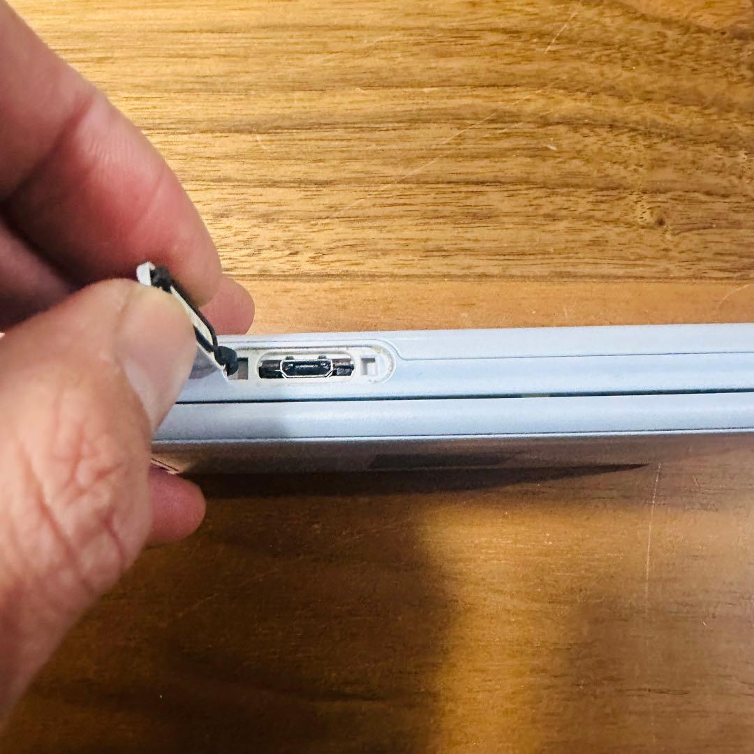 ドコモ らくらくホン F-01M ホワイト通電確認済 初期化済 - メルカリ