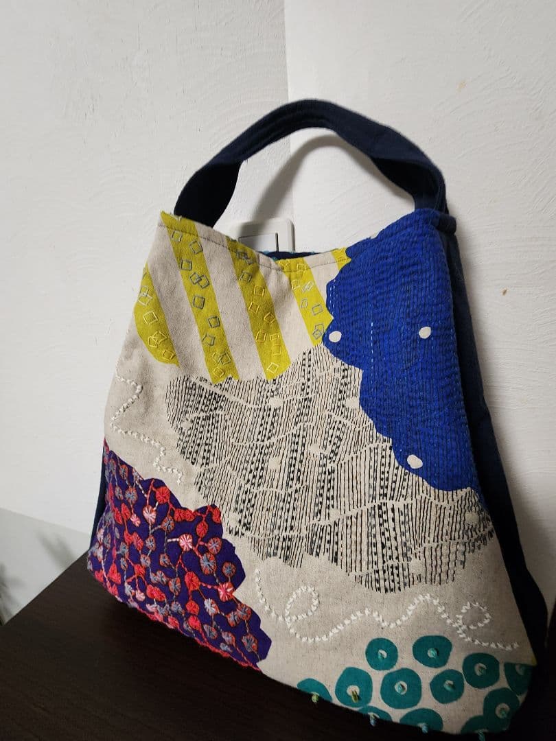 素敵なエチノ生地に刺し子 三角バッグ センソユニコ慈雨等 - メルカリ